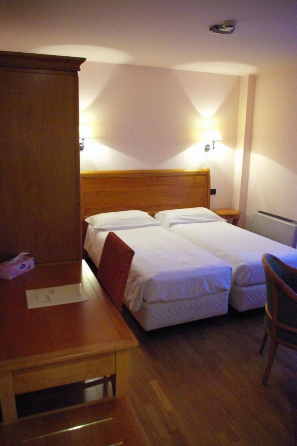 Center Hotel Image 12
