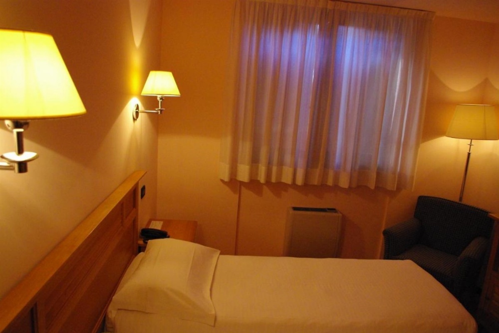 Center Hotel Image 6